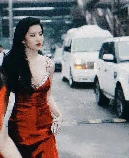 女明星吃瓜最新事件爆料,女明星吃瓜事件引发热议