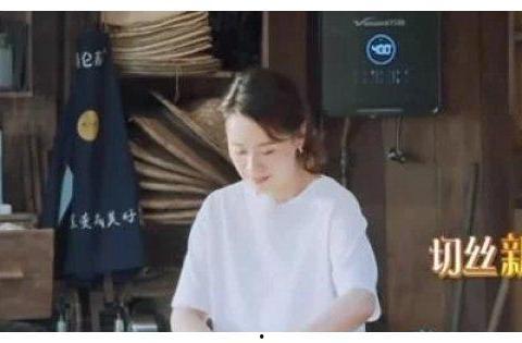 新沂女子吃瓜事件视频,一场引发网友热议的街头冲突